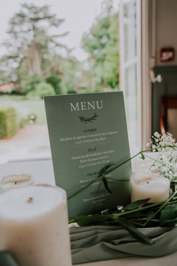 Table papeterie menu mariage Green Chic vert végétal épuré mariage végétal blanc