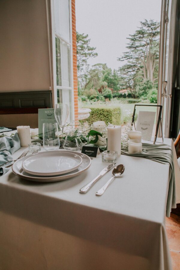 Table papeterie mariage Green Chic vert végétal épuré mariage végétal blanc