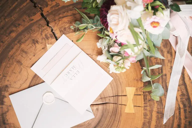 Faire-part mariage romantique moderne rose rouge bordeaux