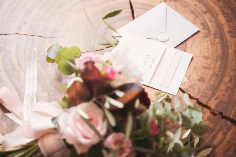 Faire-part mariage romantique moderne rose rouge bordeaux