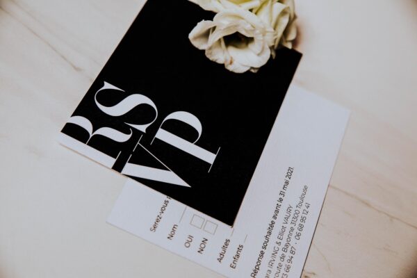 RSVP black and white noir et blanc moderne lettering innovant graphique