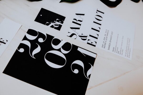 Faire-part black and white noir et blanc moderne lettering innovant graphique