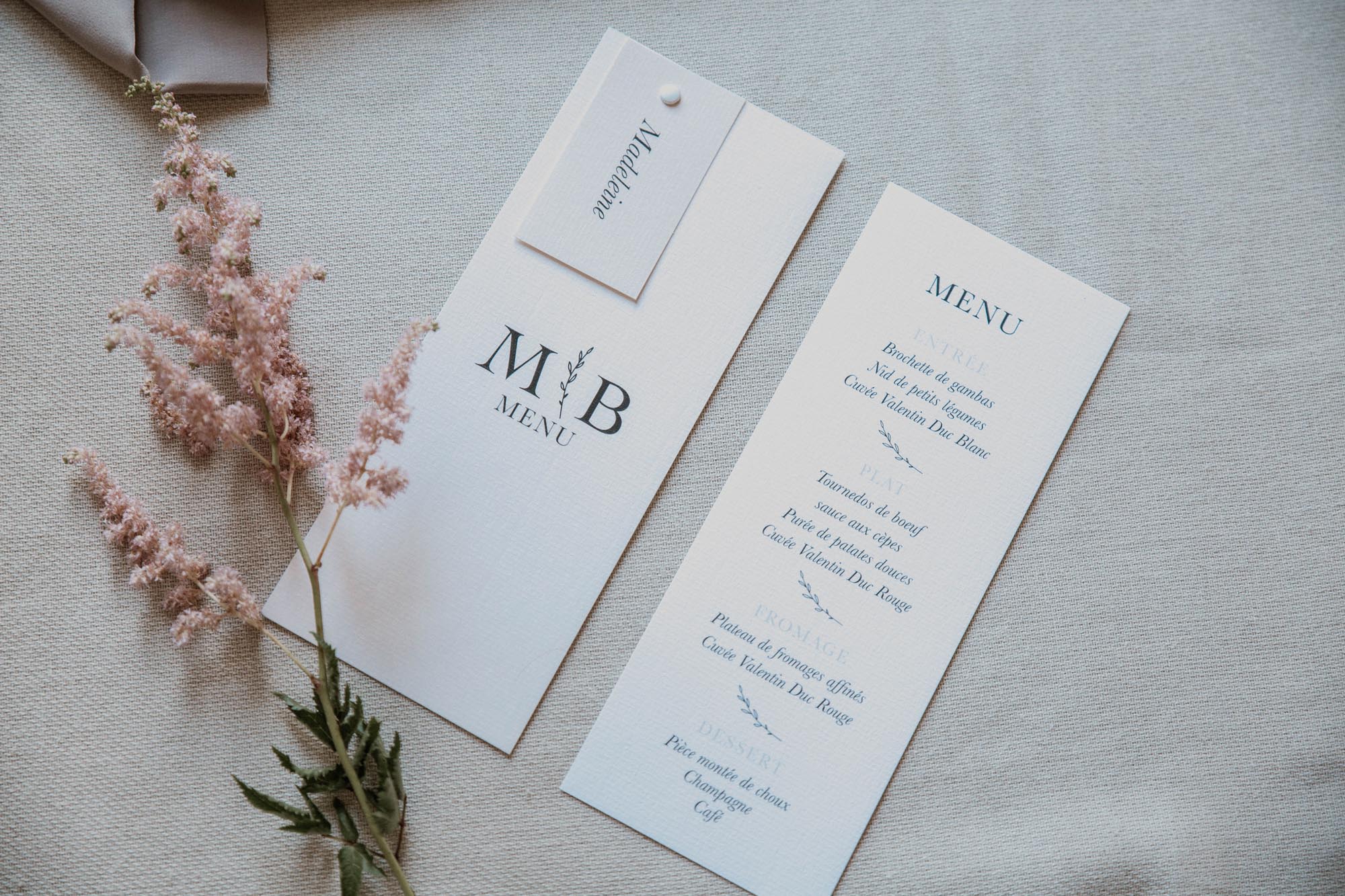 Menu individuel table mariage nude rose gris beige élégant sobre