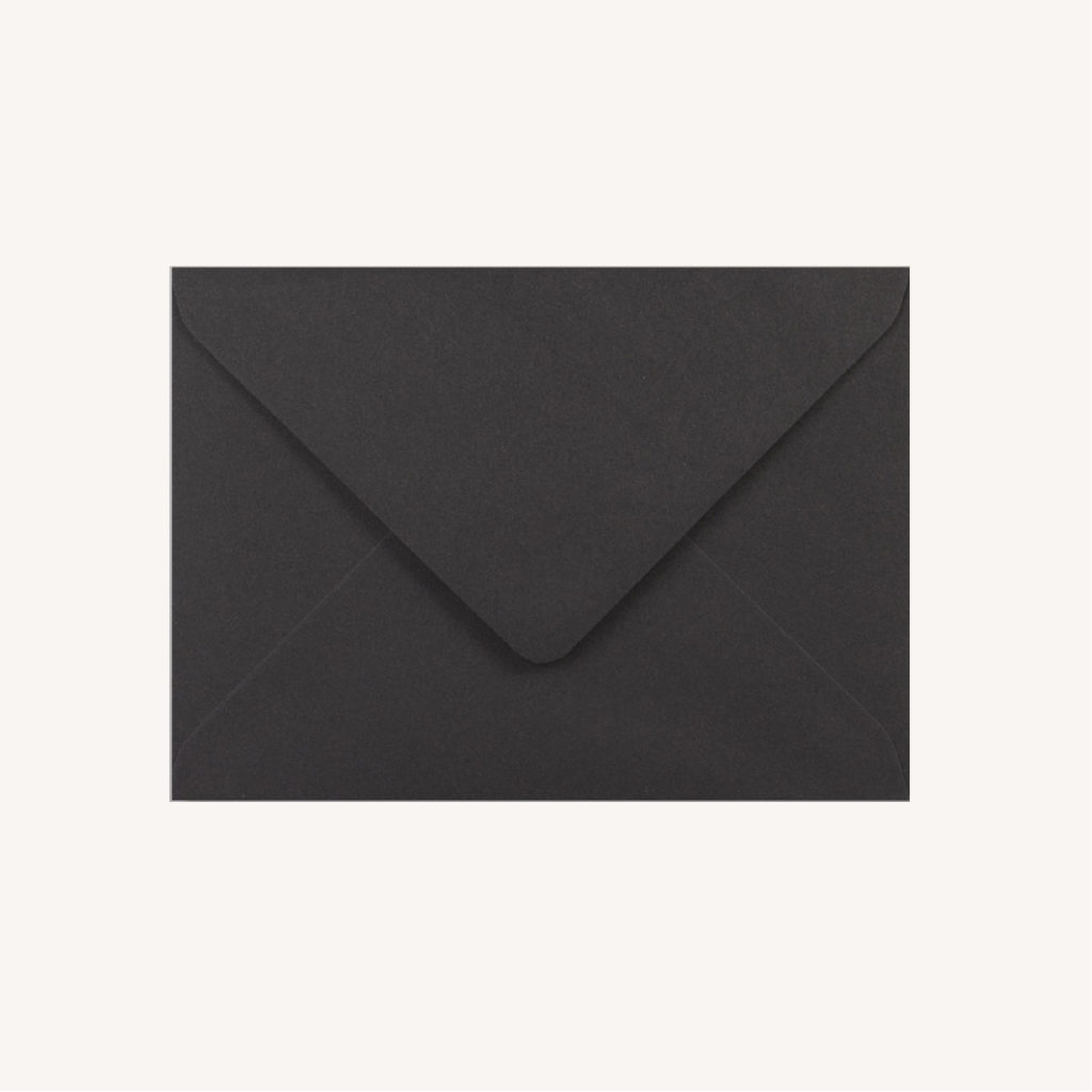 Enveloppe noire black and white noir et blanc moderne lettering innovant graphique
