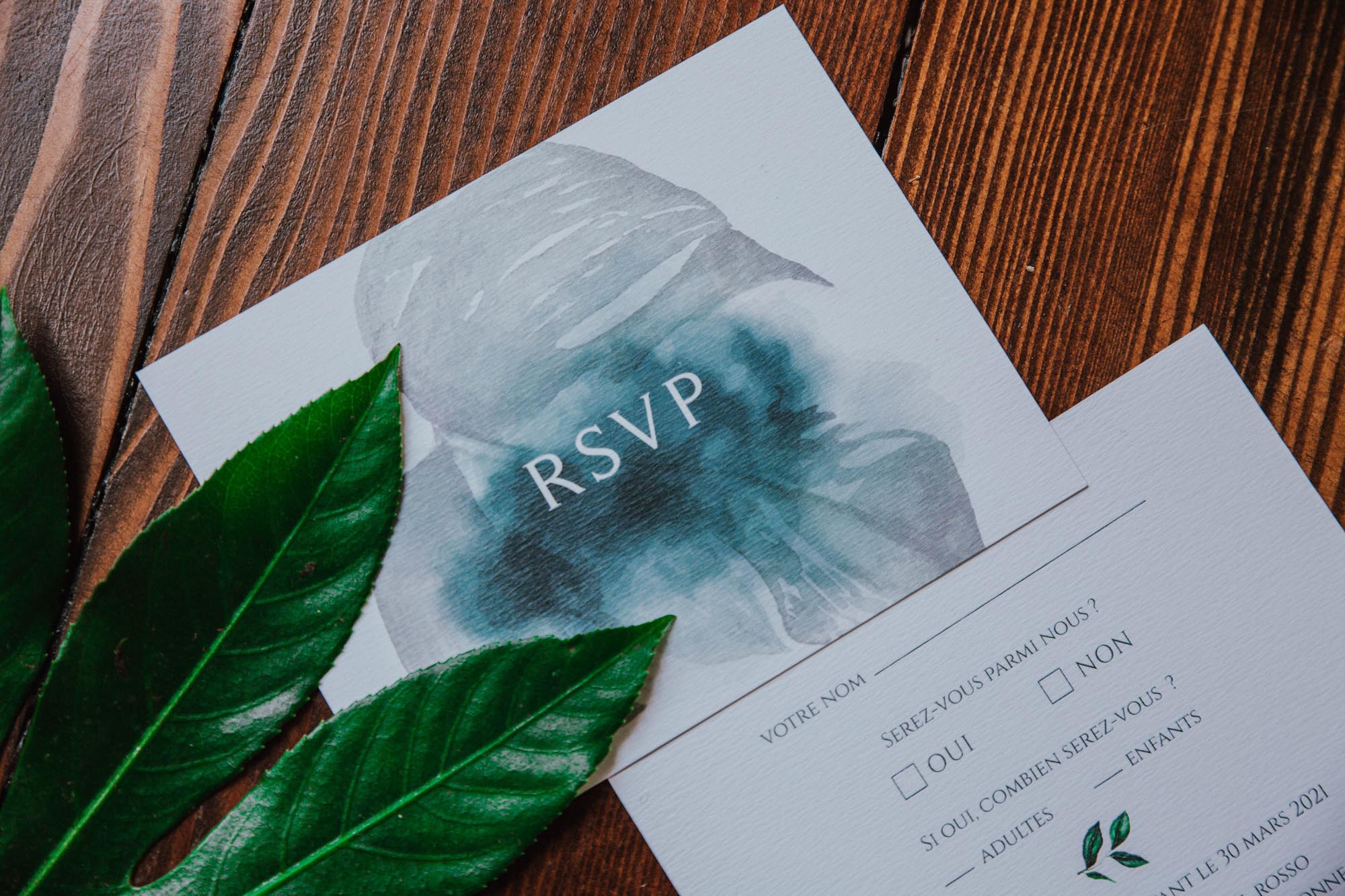 Carton RSVP mariage tropique feuillage vert et blanc