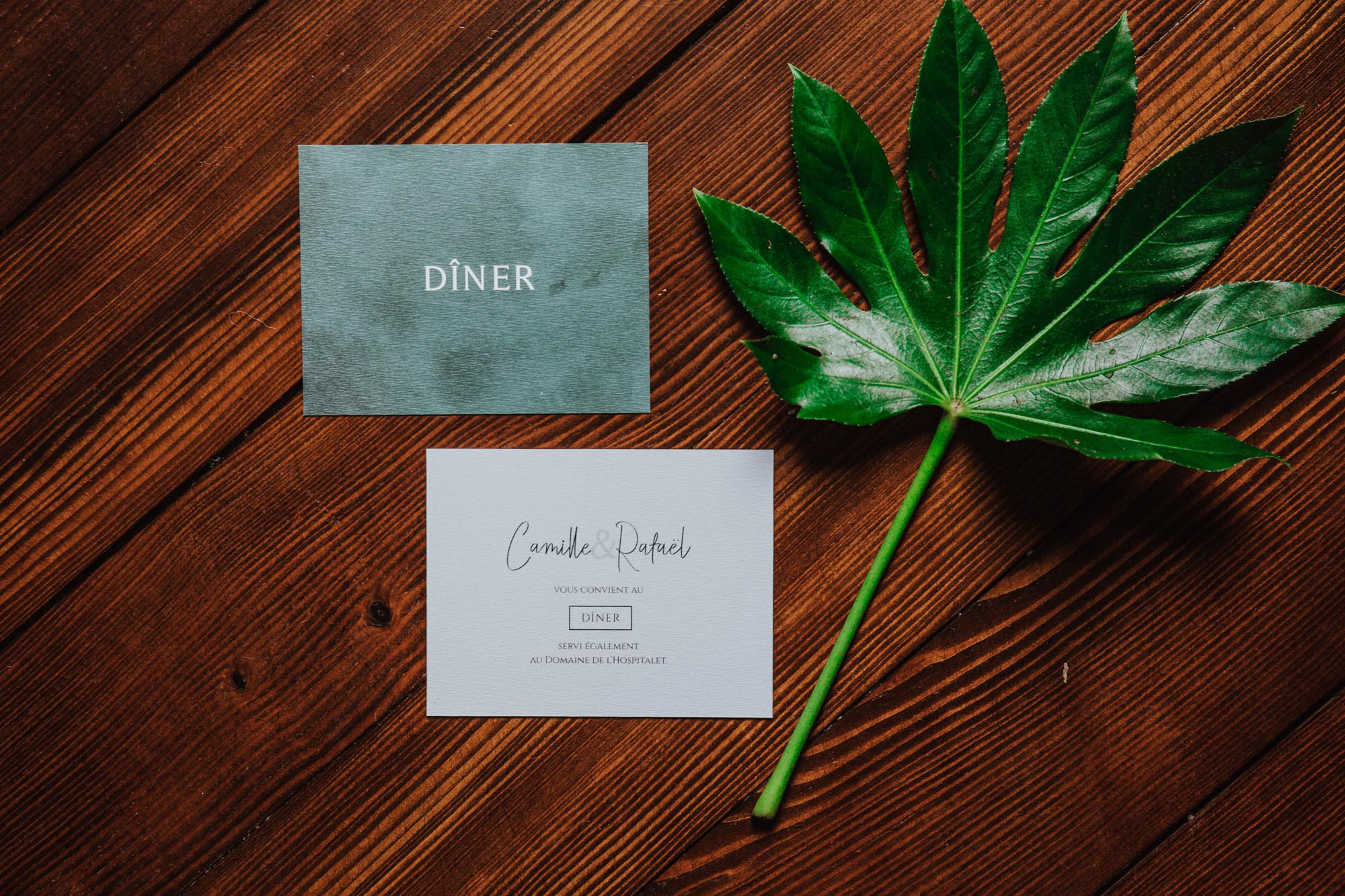 Carton dîner mariage tropique feuillage vert et blanc