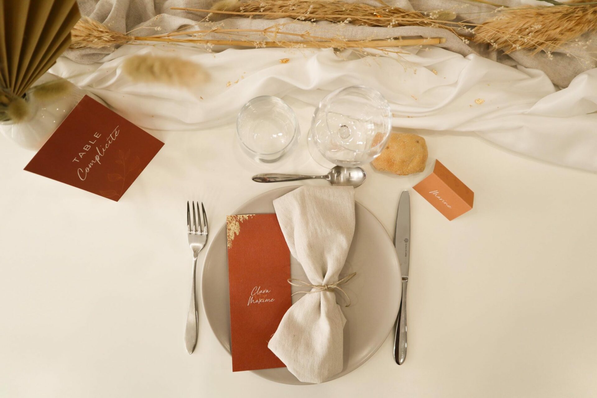 Marque-place menu individuel nom de table mariage terre de sienne terracotta marron nature boheme beige or