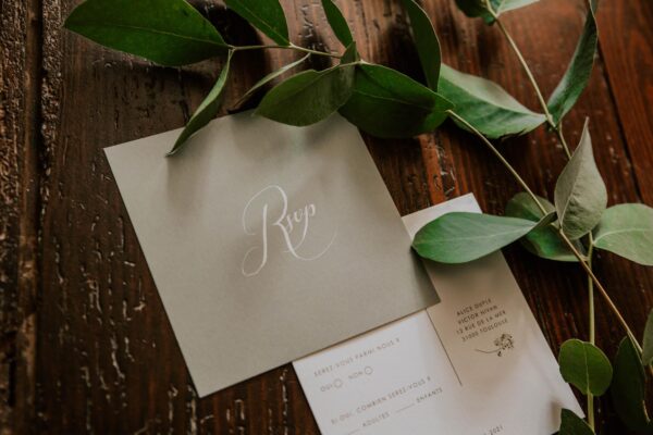 Carton RSVP faire-part mariage végétal feuille eucalyptus