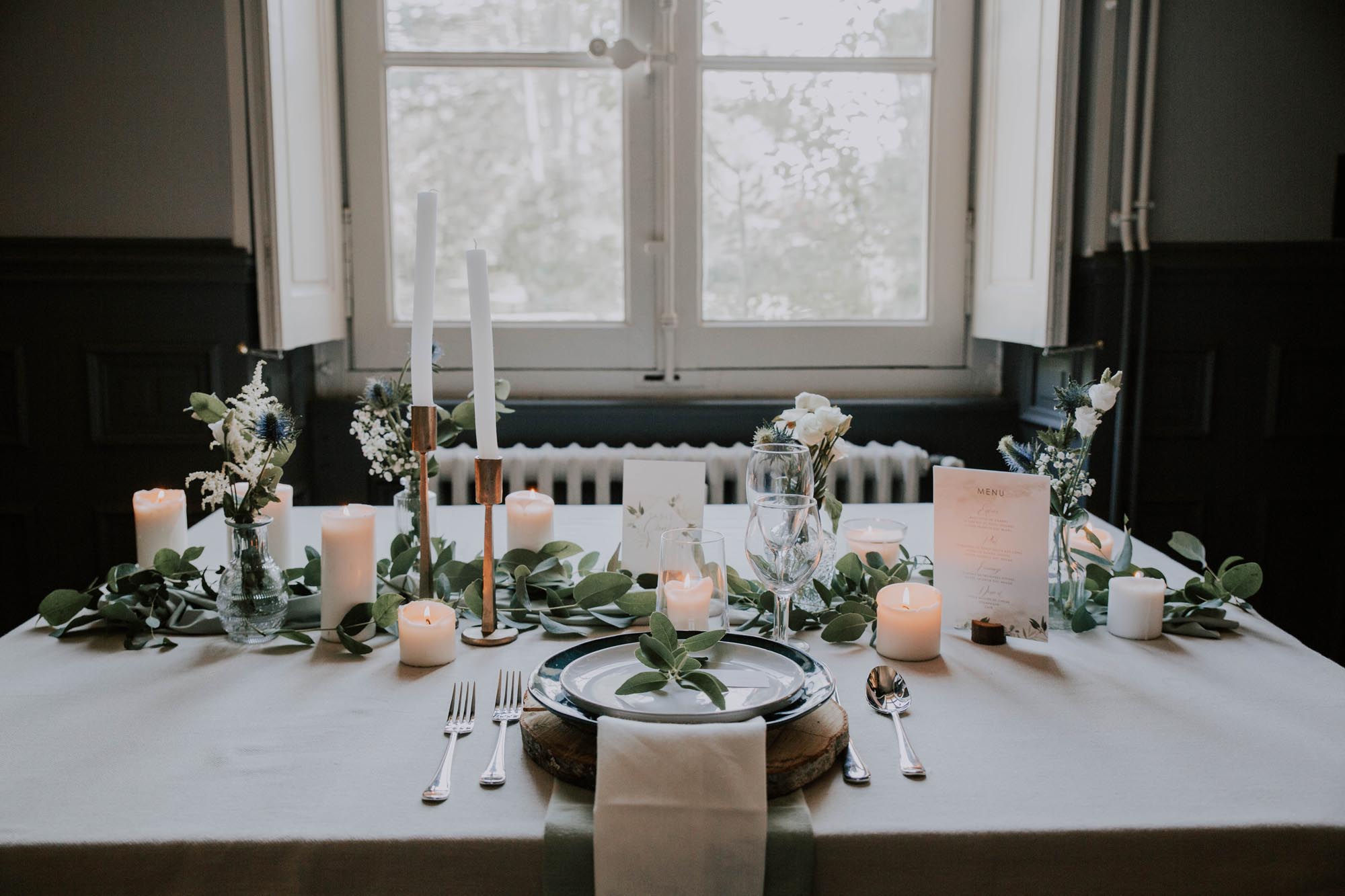 Décoration table mariage feuille eucalyptus vert blanc