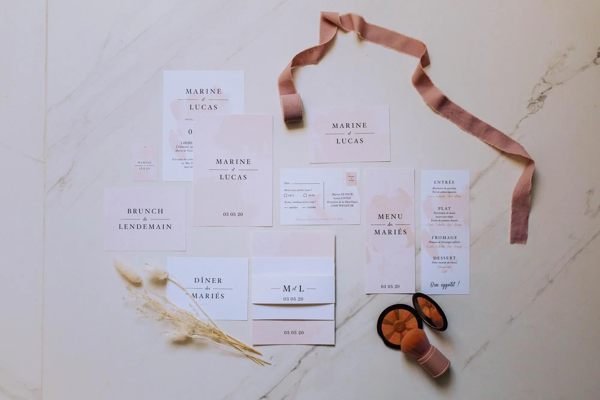 Collection mariage blush couleurs rose, rose poudré, rose clair, blanc, mariage thèmes doux, romantique