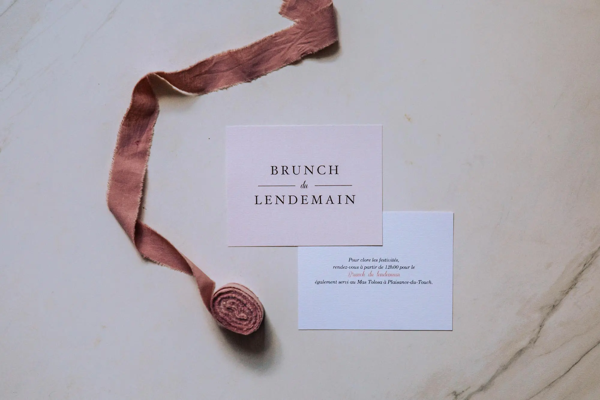Carton brunch mariage blush couleurs rose, rose poudré, rose clair, blanc, mariage thèmes doux, romantique