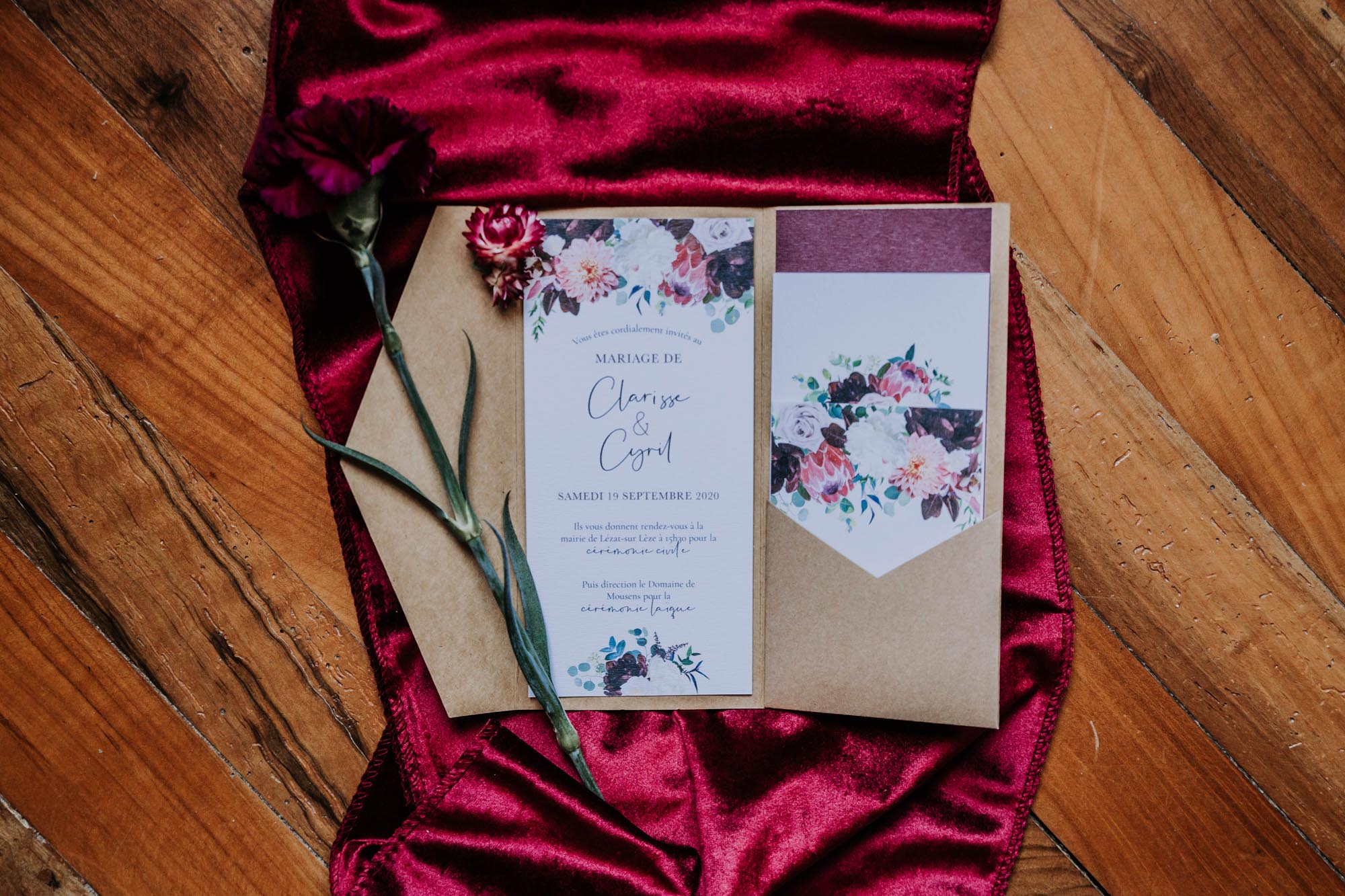 Faire-part mariage burgundy fleurs bordeaux eucalyptus