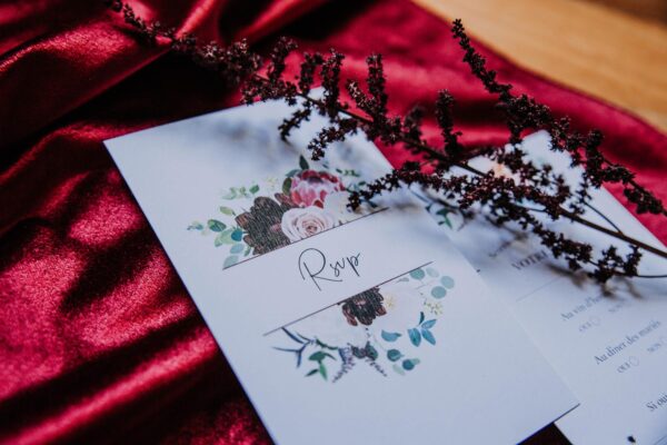 RSVP mariage burgundy fleurs bordeaux eucalyptus