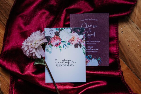 Faire-part mariage burgundy fleurs bordeaux eucalyptus