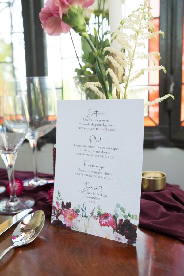 Menu mariage burgundy fleurs bordeaux eucalyptus