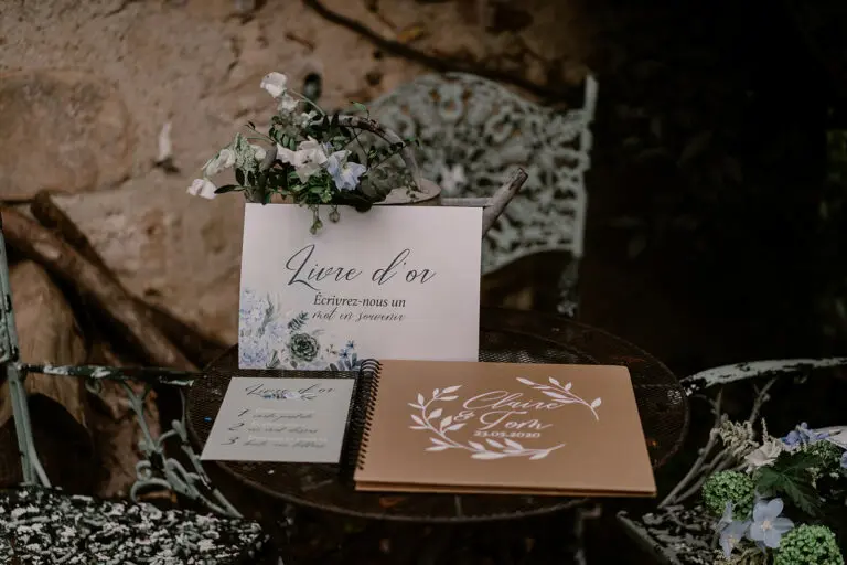 Faire-part fleurs bleues jardin printanier mariage fleuri bleu