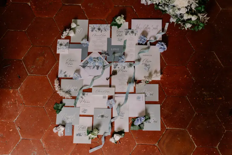 Faire-part fleurs bleues jardin printanier mariage fleuri bleu