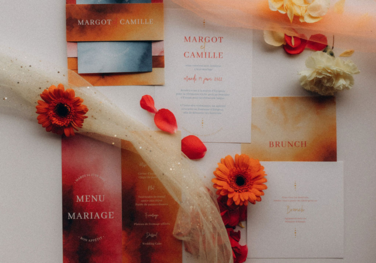 Mariage décoration papeterie coachella festival coloré rouge bleu jaune orange