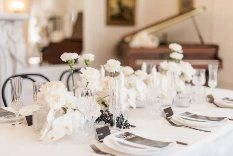 Mariage décoration table black and white blanc noir moderne graphique minimalist élégant