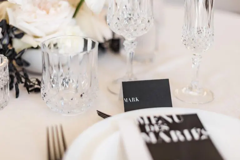 Mariage décoration table black and white blanc noir moderne graphique minimalist élégant