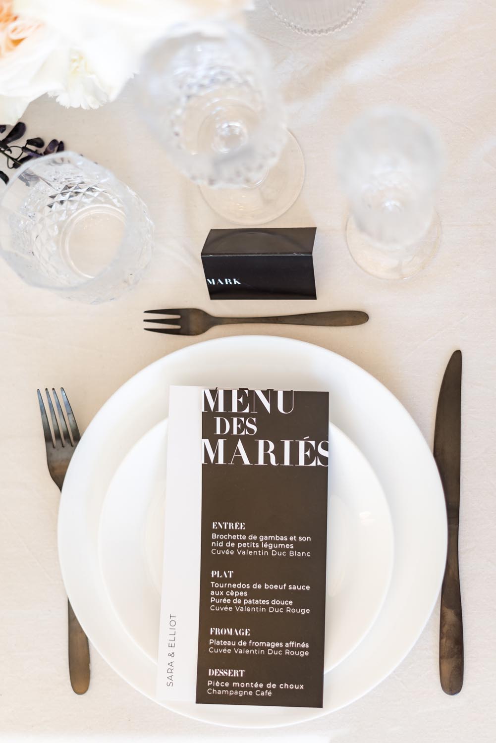 Mariage décoration table black and white blanc noir moderne graphique minimalist élégant