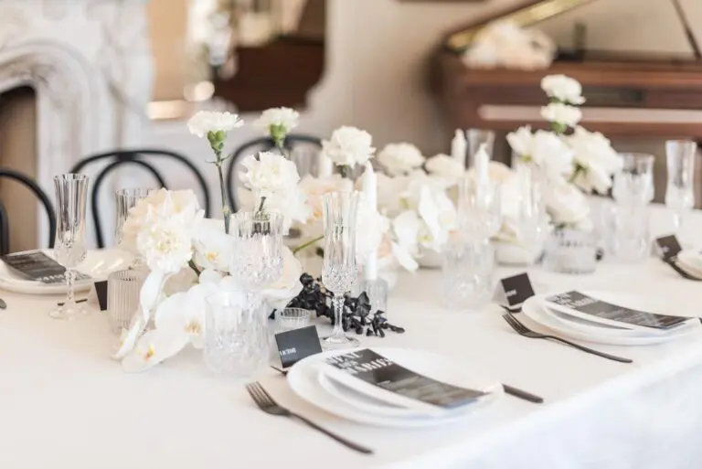 Mariage décoration table black and white blanc noir moderne graphique minimalist élégant