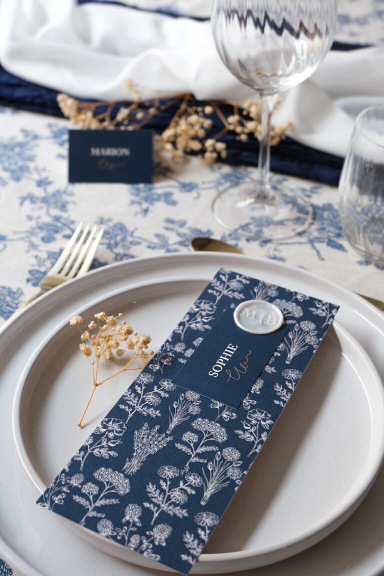 Faire-part, mariage, navy gold, floral, blanc, bleu, minimaliste, élégant
