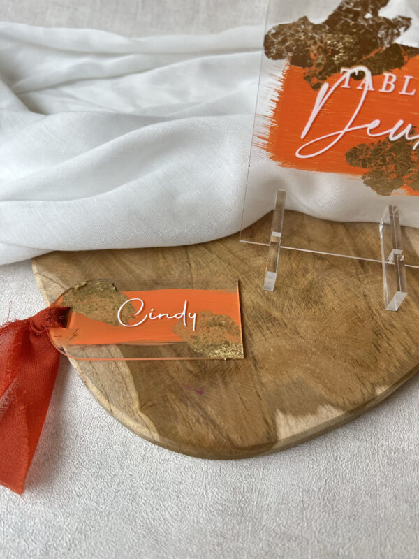 Étiquette prénom mariage plexi dorure orange transparent