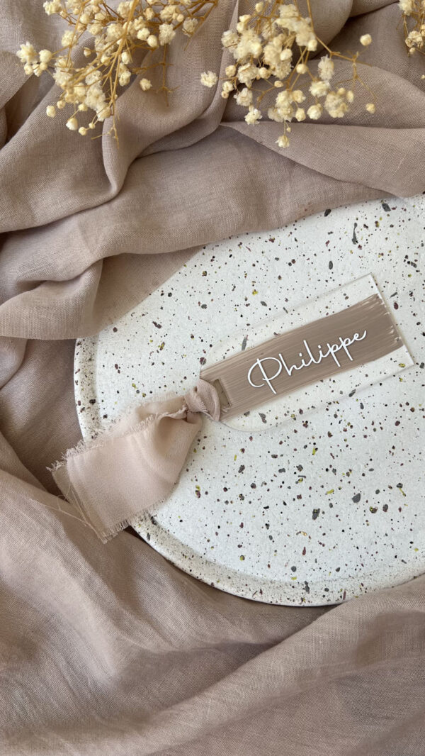 Étiquette prénom mariage plexi beige taupe transparent