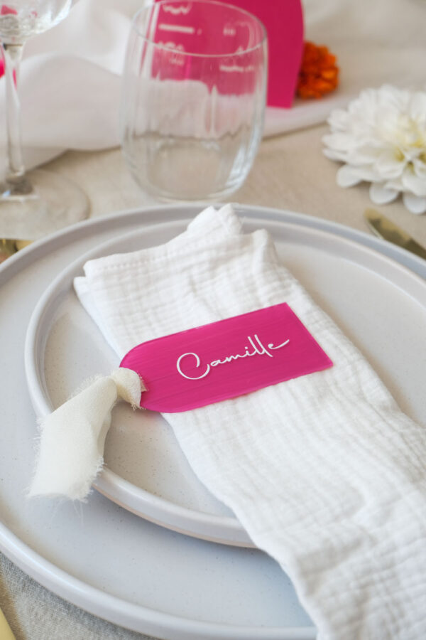 Étiquette prénom mariage plexi rose fuchsia transparent