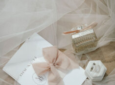 Faire-part mariage raffiné chic beige blanc