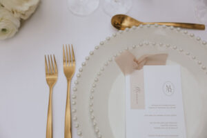 Menu table mariage raffiné chic beige blanc